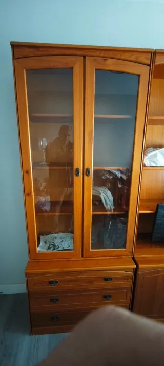 Mueble madera roble rústico con vitrina