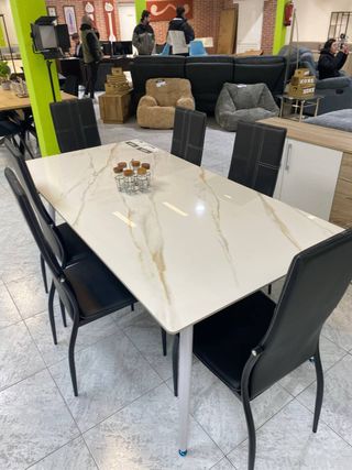 Mesa y 4 Sillas Comedor