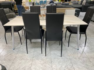 Mesa y 4 Sillas Comedor