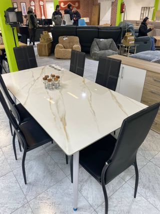 Mesa y 4 Sillas Comedor