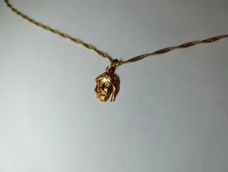 Cadena de Cristo de oro.