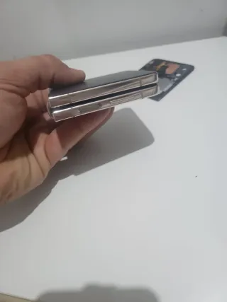 Samsung Galaxy Z Flip 4 Oro con schermo rotto