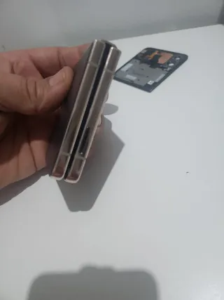 Samsung Galaxy Z Flip 4 Oro con schermo rotto