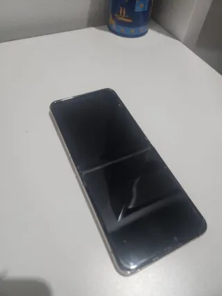 Samsung Galaxy Z Flip 4 Oro con schermo rotto