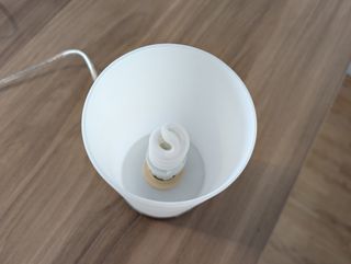 Lámpara mesita noche blanca