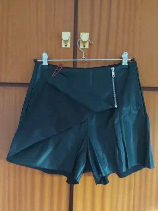 Falda pantalón negra con cremallera