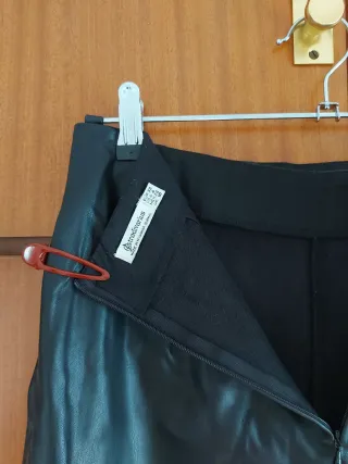 Falda pantalón negra con cremallera