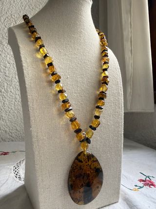 Collar de ámbar con colgante grande