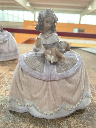 Figura Lladro Niña con Perro 15 cms