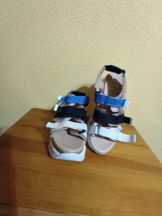 Sandalias de piel auténtica Talla 39