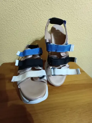 Sandalias de piel auténtica Talla 39