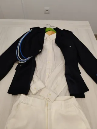 Traje de comunión negro y blanco