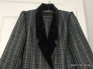 Conjunto,Traje de chaqueta, falda y blusa.