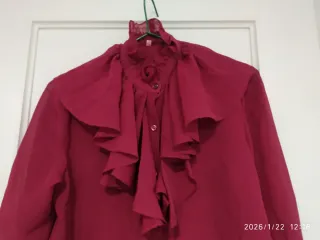 Conjunto,Traje de chaqueta, falda y blusa.