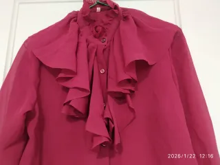 Conjunto,Traje de chaqueta, falda y blusa.