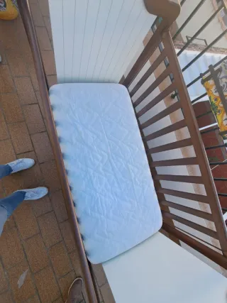 Cuna de madera Micuna en buen estado