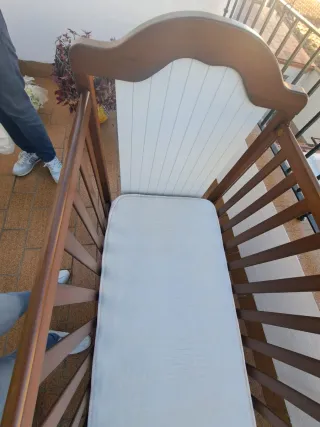 Cuna de madera Micuna en buen estado