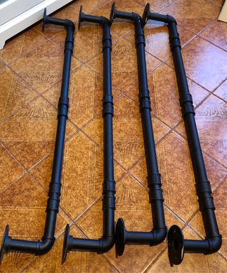 4 Barras metálicas estilo tubería negra