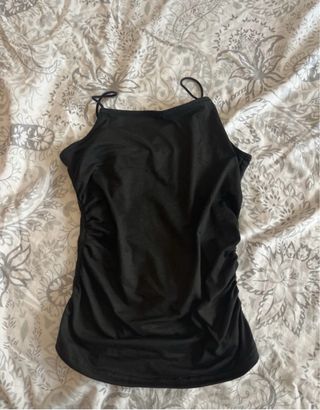 Camisetas gris, blanca y negra tirantes