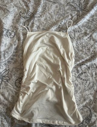 Camisetas gris, blanca y negra tirantes