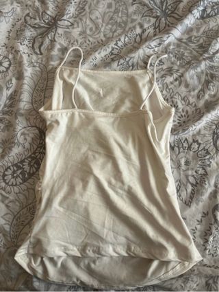 Camisetas gris, blanca y negra tirantes