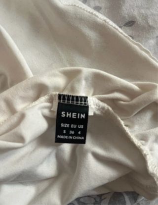 Camisetas gris, blanca y negra tirantes