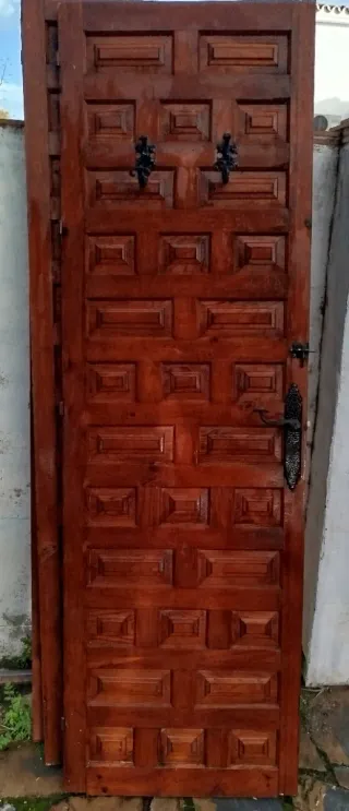 Puerta maciza de cuarterones