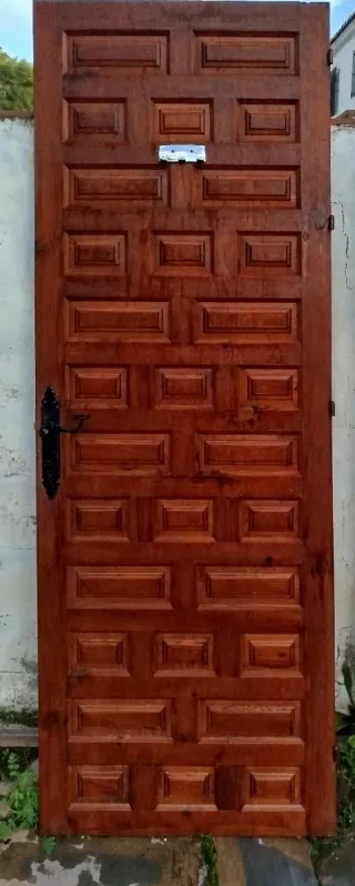 Puerta maciza de cuarterones