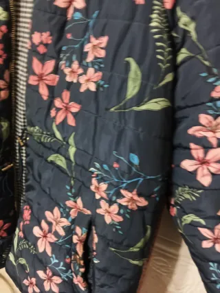 Chaquetón grueso floral azul y rosa