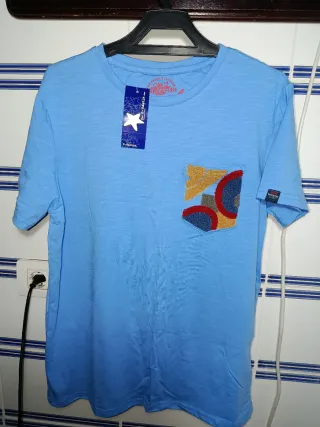 Camiseta DARKFISH azul con bolsillo estampado