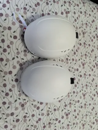 Due caschi da sci/snowboard bianchi 52-57 cm