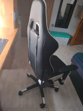 Silla Gamer Negra y Blanca