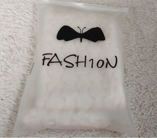 Bufanda blanca de pelo suave