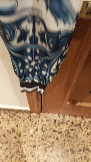 Bomber azul y blanco estampado