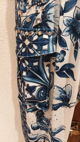 Bomber azul y blanco estampado