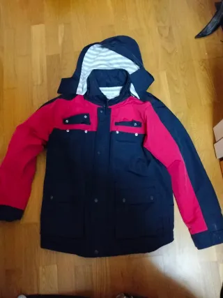 Cazadora de invierno negra y roja