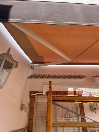 Toldo con motor eléctrico