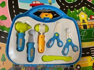 Maletín médico azul y amarillo