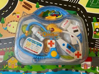 Maletín médico azul y amarillo