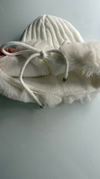 Gorro de lana blanco con pelo
