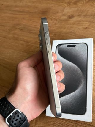 iPhone 15 Pro Max 93% Batería