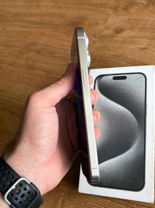 iPhone 15 Pro Max 93% Batería