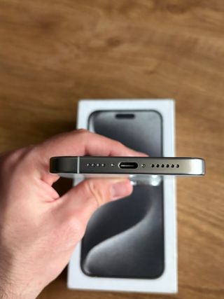 iPhone 15 Pro Max 93% Batería