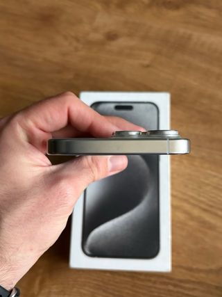 iPhone 15 Pro Max 93% Batería