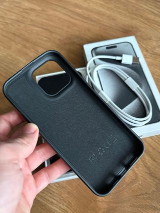 iPhone 15 Pro Max 93% Batería