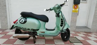 Moto Vespa GT 200L Scooter
