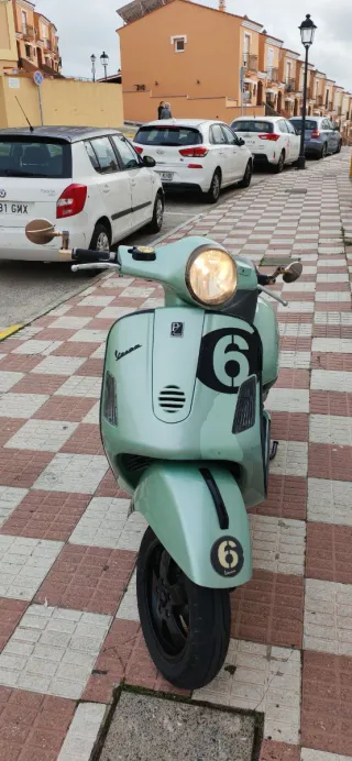 Moto Vespa GT 200L Scooter