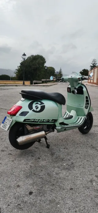 Moto Vespa GT 200L Scooter