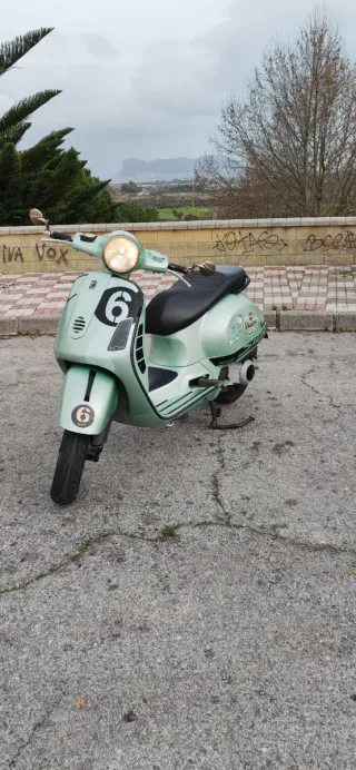 Moto Vespa GT 200L Scooter
