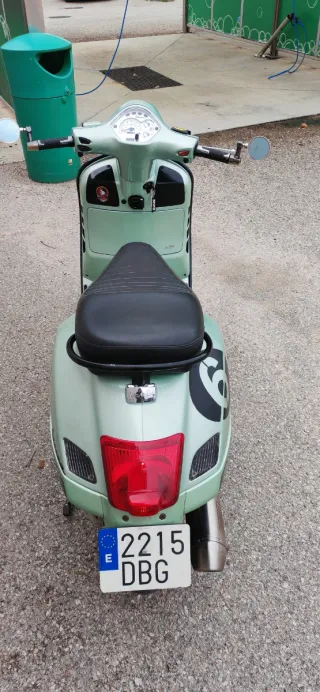 Moto Vespa GT 200L Scooter